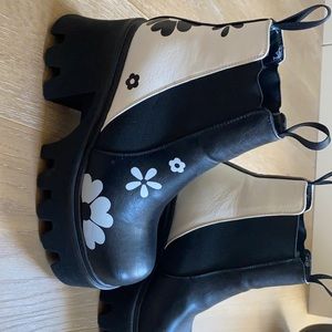 LAMODA platform boots